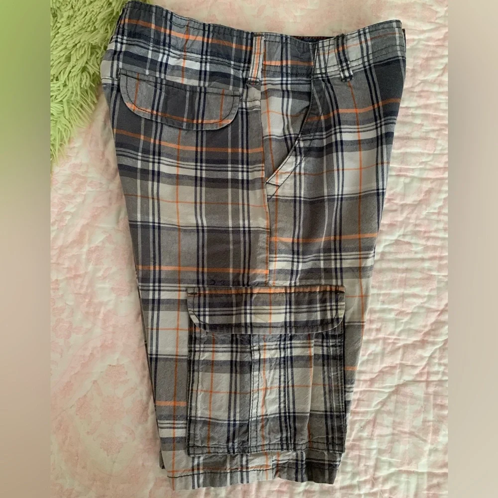 OshKosh B'Gosh Shorts Boy 7X Gray Blue Plaid Cargo Flat Front Pockets Adjustable